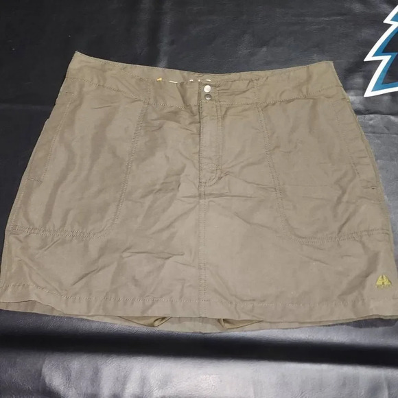 ACG Nike Womens Olive Green Skort‎ 14 - Picture 1 of 3